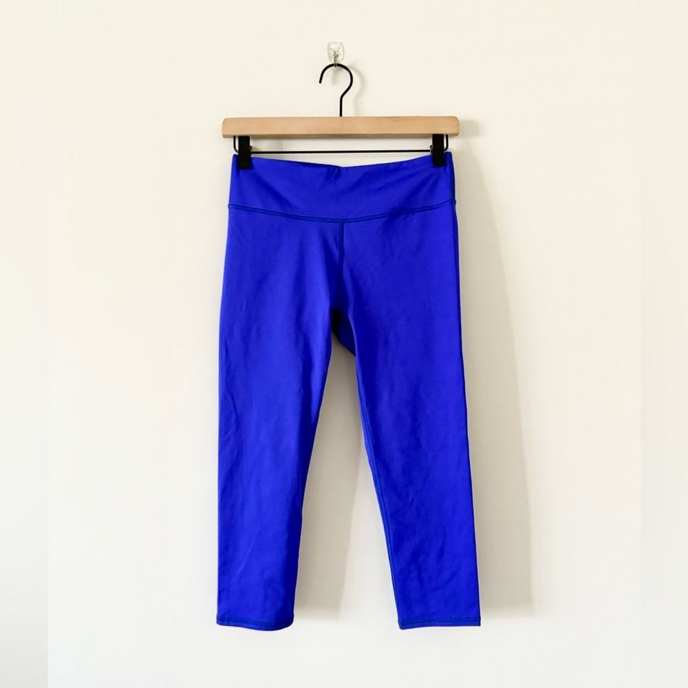 Fabletics Mid Rise Cropped Legging Capri in Royal Blue Violet - Size XS